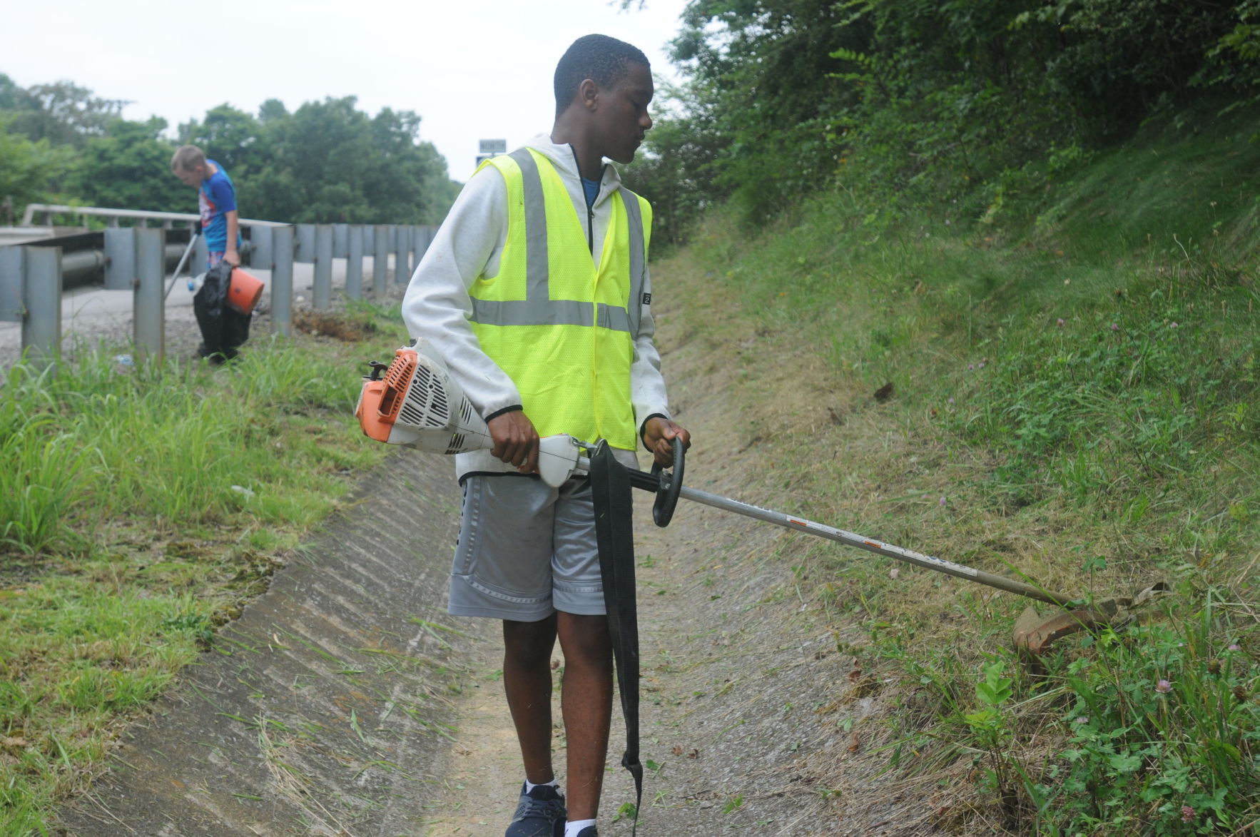 Hartford teen volunteers to keep neighborhood clean